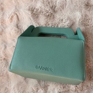 Garnier make up bag